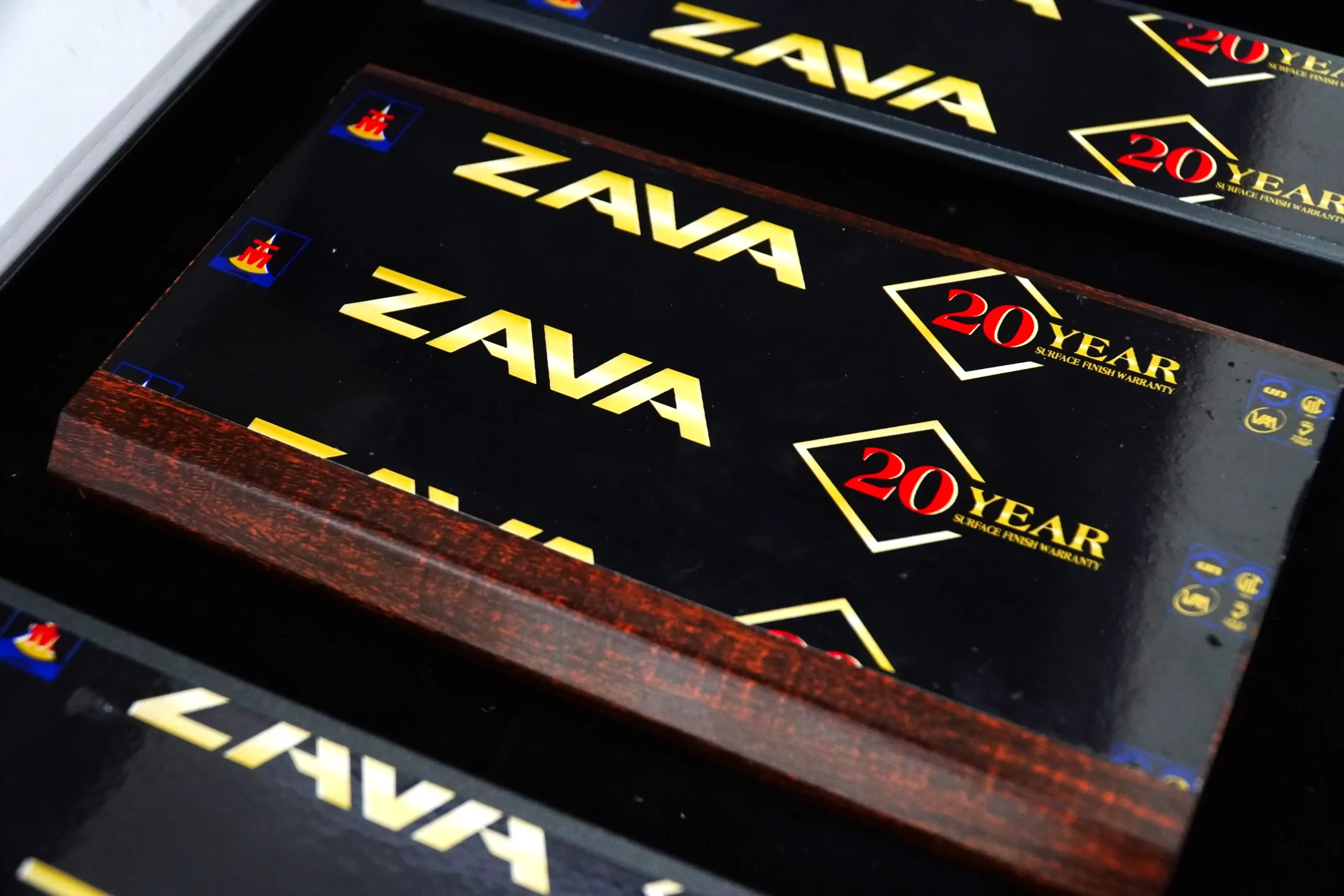 nhom-zava